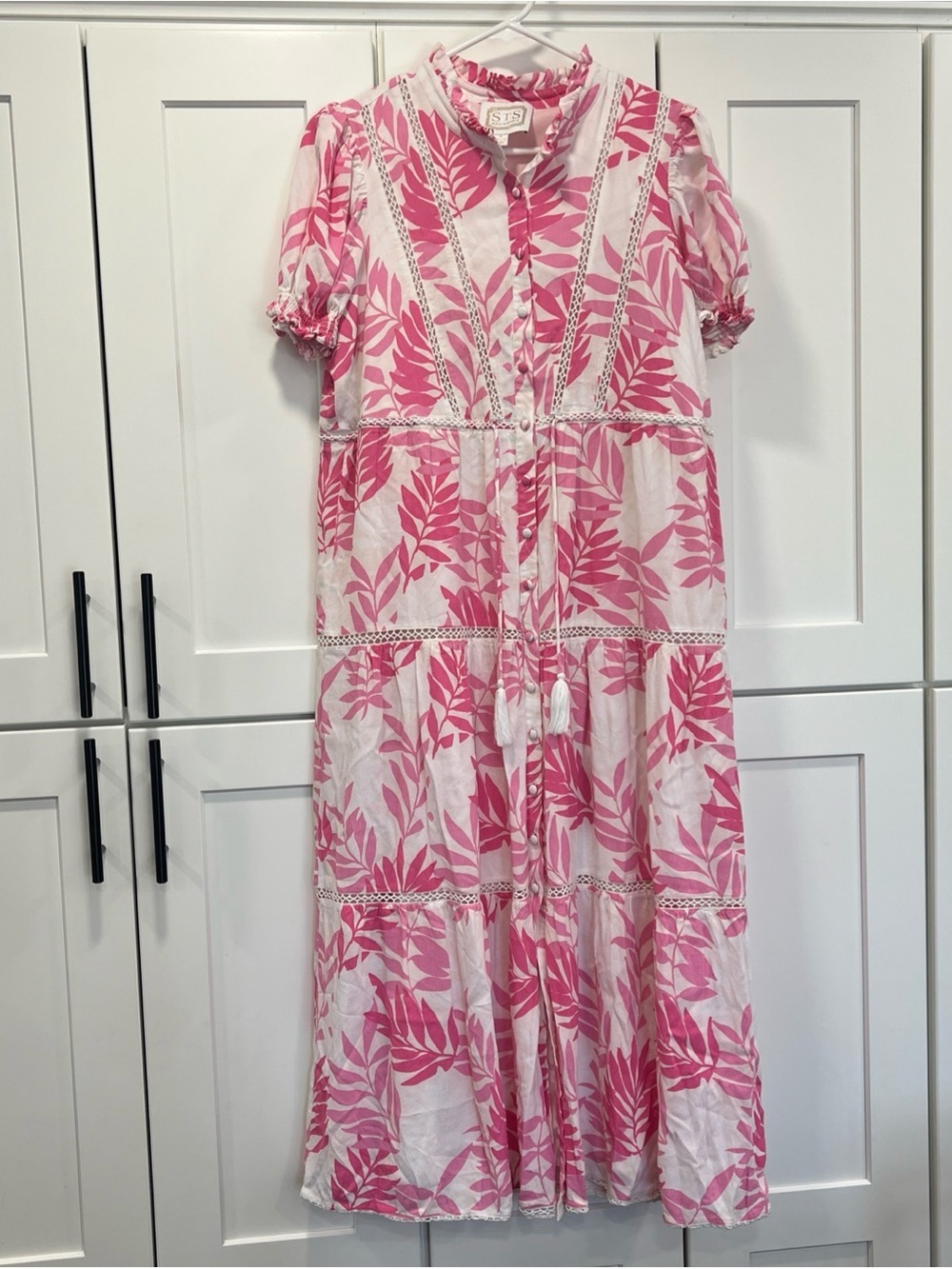 Sail To Sable Tiered MIDI Dress Medium Pink Palm Button Front Report Wear Preppy